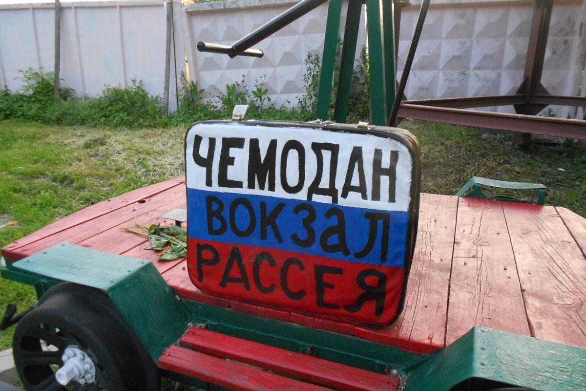 "Тут вам не жити!": Луганським "почекунам" популярно пояснили, що на них чекає в Росії "Тут вам не жити!": Луганським "почекунам" популярно пояснили, що на них чекає в Росії