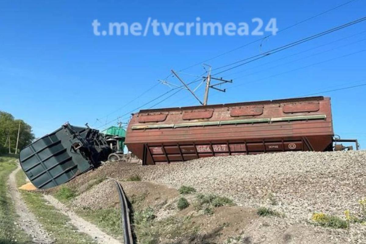 Оккупанты сообщают о диверсии в Крыму: из-за подрыва с рельсов сошел поезд с зерном Оккупанты сообщают о диверсии в Крыму: из-за подрыва с рельсов сошел поезд с зерном