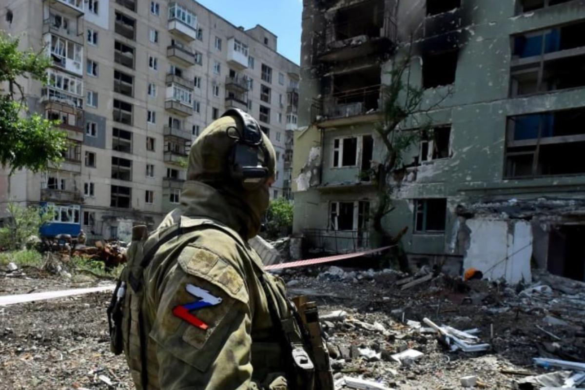 "Тікати нікуди": На Луганщині з'являться "табори для чоловіків", куди ризикують потрапити "почекуни" та колаборанти "Тікати нікуди": На Луганщині з'являться "табори для чоловіків", куди ризикують потрапити "почекуни" та колаборанти