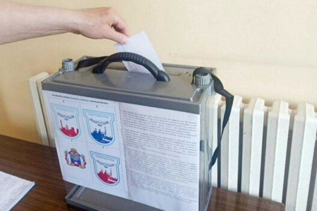 "Не ганьбіть своє місто": російські геральдики розкритикували варіанти нового "герба" Сєвєродонецька "Не ганьбіть своє місто": російські геральдики розкритикували варіанти нового "герба" Сєвєродонецька