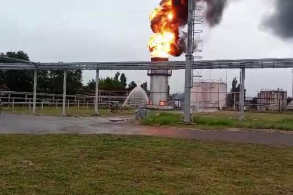 Пожежа на Краснодарському НПЗ: причини займання поки невідомі