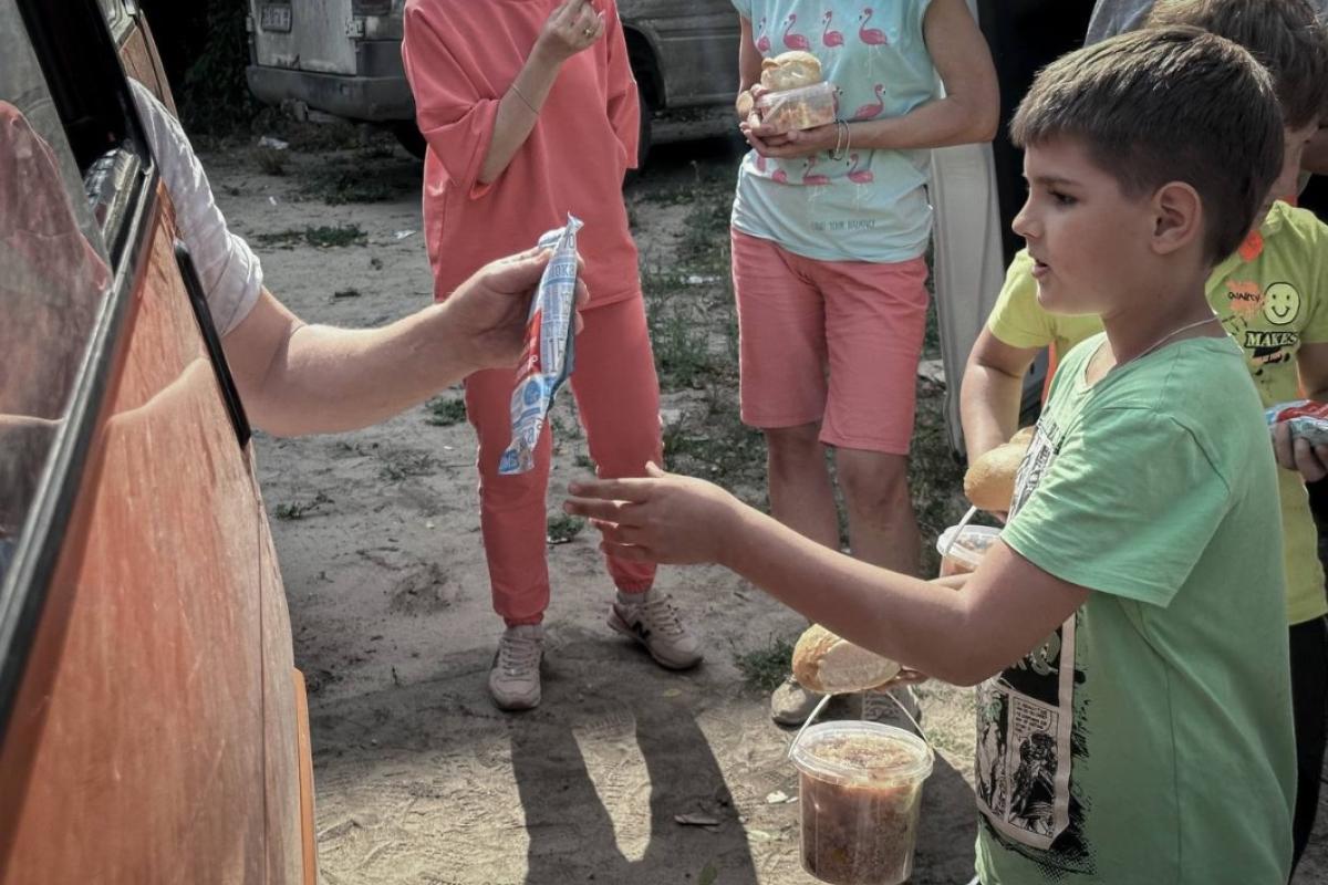 "Підсолодили життя": В окупованому Сєвєродонецьку провели чергову "благодійну акцію" "Підсолодили життя": В окупованому Сєвєродонецьку провели чергову "благодійну акцію"