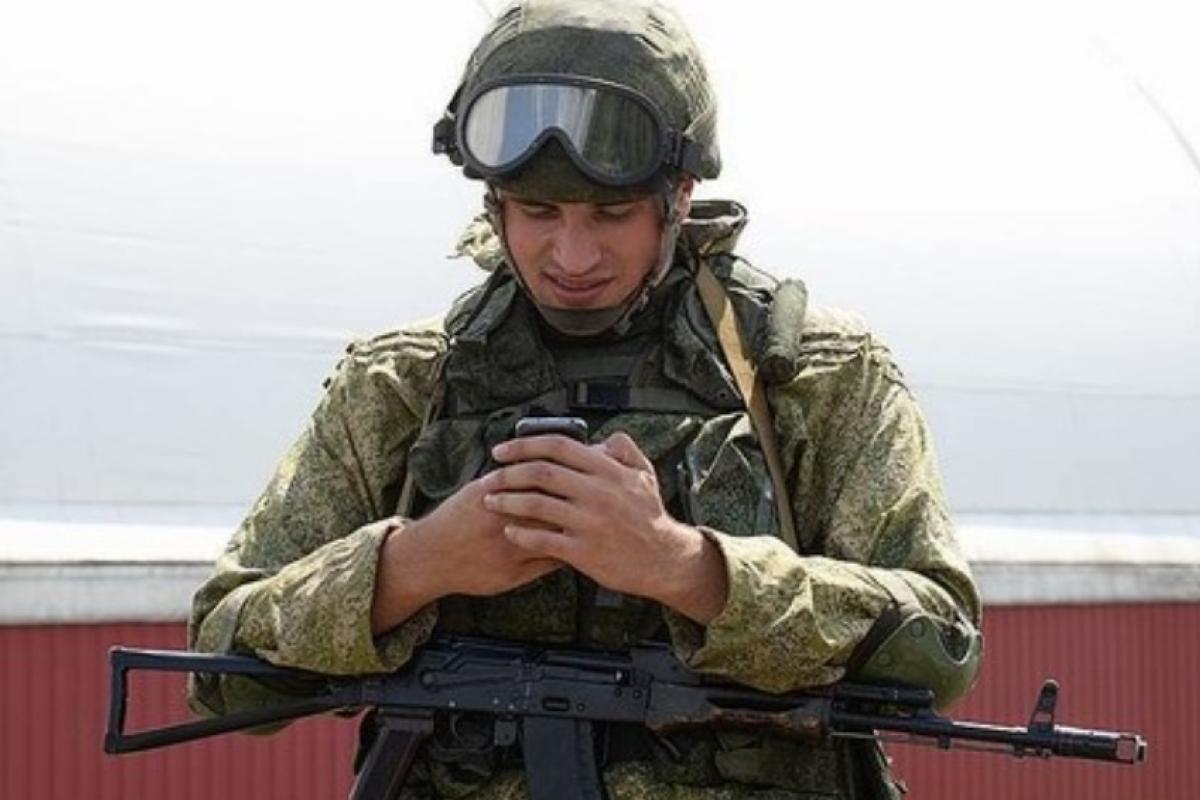 Перевіряють дахи та риються в телефонах: на Луганщині окупанти активно шукають "українських шпигунів" Перевіряють дахи та риються в телефонах: на Луганщині окупанти активно шукають "українських шпигунів"