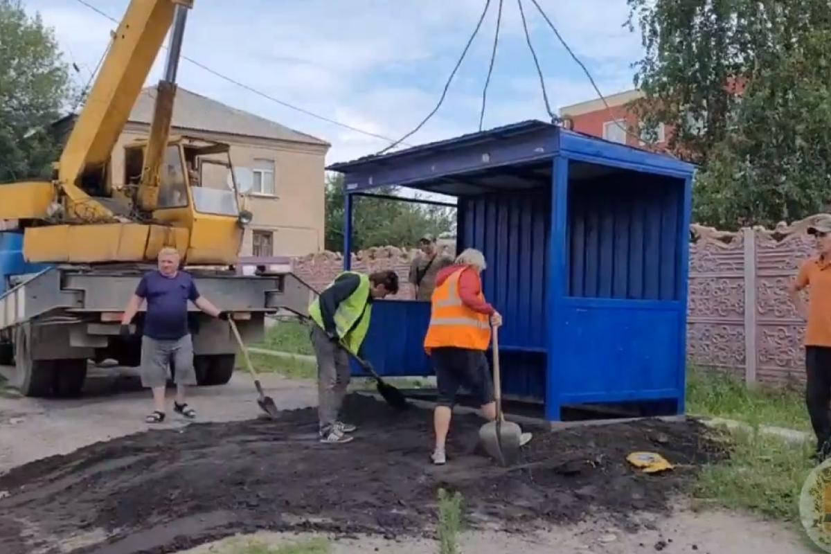 Очень "нужный" объект: Власти оккупированного Лисичанска похвастались новой остановкой общественного транспорта Очень "нужный" объект: Власти оккупированного Лисичанска похвастались новой остановкой общественного транспорта