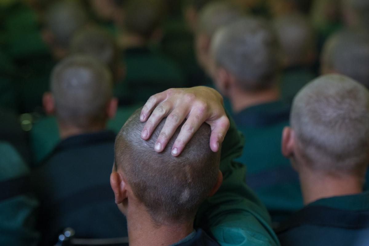 На Луганщині окупанти розпочали підготовку до примусового відправлення ув'язнених на фронт На Луганщині окупанти розпочали підготовку до примусового відправлення ув'язнених на фронт