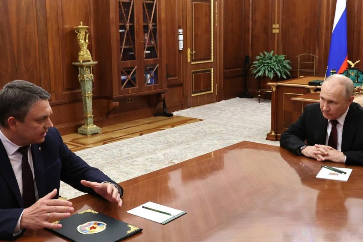 "Будівництво розгорнуто глобальне та грандіозне": Казкар з "ЛНР" Пасічник з'їздив на уклін у Кремль