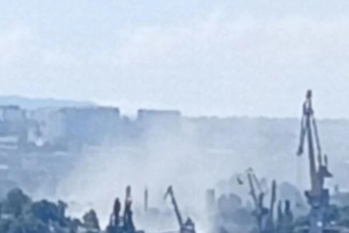 Взрывы, задымление, перекрытый мост: в оккупированном Крыму снова что-то происходит Взрывы, задымление, перекрытый мост: в оккупированном Крыму снова что-то происходит