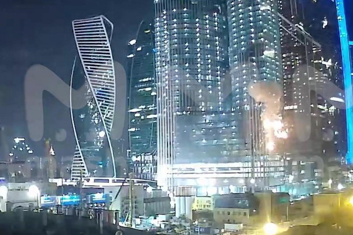Москву знову атакували безпілотники: БПЛА влучив у недобудований хмарочос Москву знову атакували безпілотники: БПЛА влучив у недобудований хмарочос