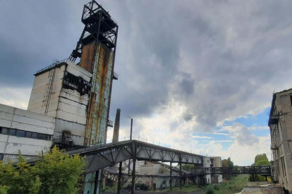 "Руський мир" майже знищив вугільну промисловість на Донбасі: шахти закривають, шахтарів погнали "на забій" "Руський мир" майже знищив вугільну промисловість на Донбасі: шахти закривають, шахтарів погнали "на забій"