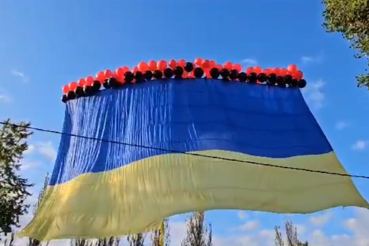Над оккупированным Донецком взвился флаг Украины в честь Дня города Авдеевка Над оккупированным Донецком взвился флаг Украины в честь Дня города Авдеевка