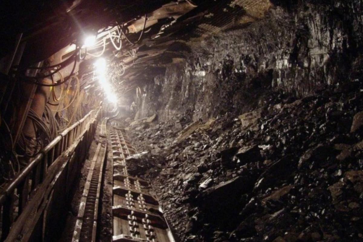 Гірників звільняють без виплат: На Луганщині окупанти ліквідують шахти підприємства "Центруголь" Гірників звільняють без виплат: На Луганщині окупанти ліквідують шахти підприємства "Центруголь"