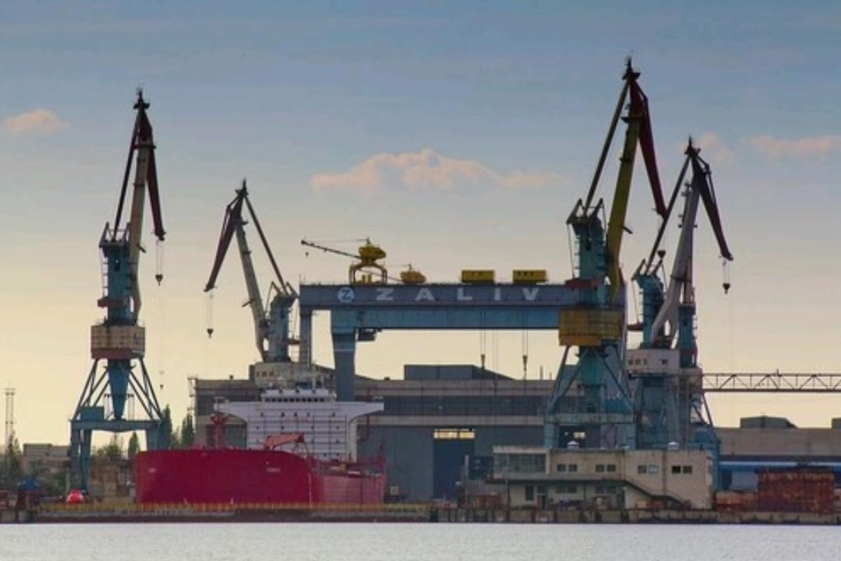 Удар по суднобудівному заводу в Керчі: пошкоджено корабель, який є носієм крилатих ракет "Калібр" Удар по суднобудівному заводу в Керчі: пошкоджено корабель, який є носієм крилатих ракет "Калібр"