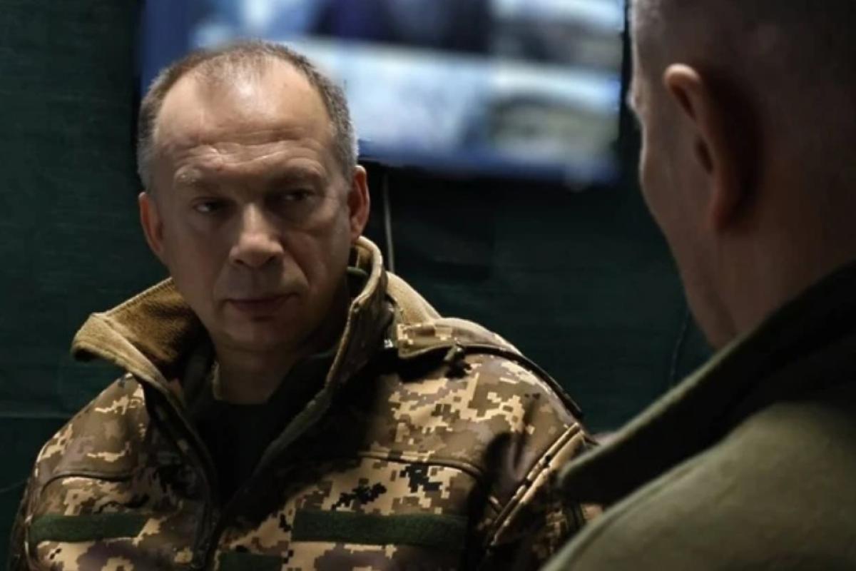 Ситуация сложная. Приходится воевать в условиях преимущества врага как в вооружении, так и в живой силе - Сырский Ситуация сложная. Приходится воевать в условиях преимущества врага как в вооружении, так и в живой силе - Сырский