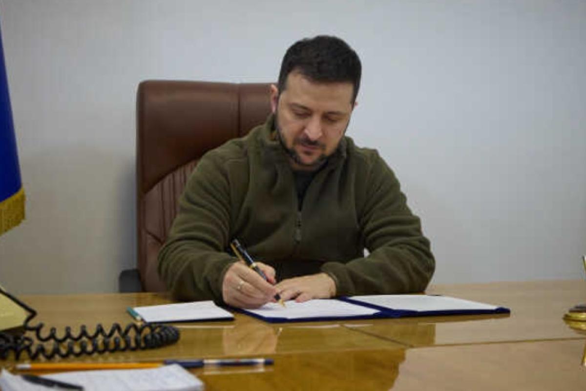 Зеленський підписав закон про спрощення порядку ввезення, обліку та розподілу гуманітарної допомоги Зеленський підписав закон про спрощення порядку ввезення, обліку та розподілу гуманітарної допомоги