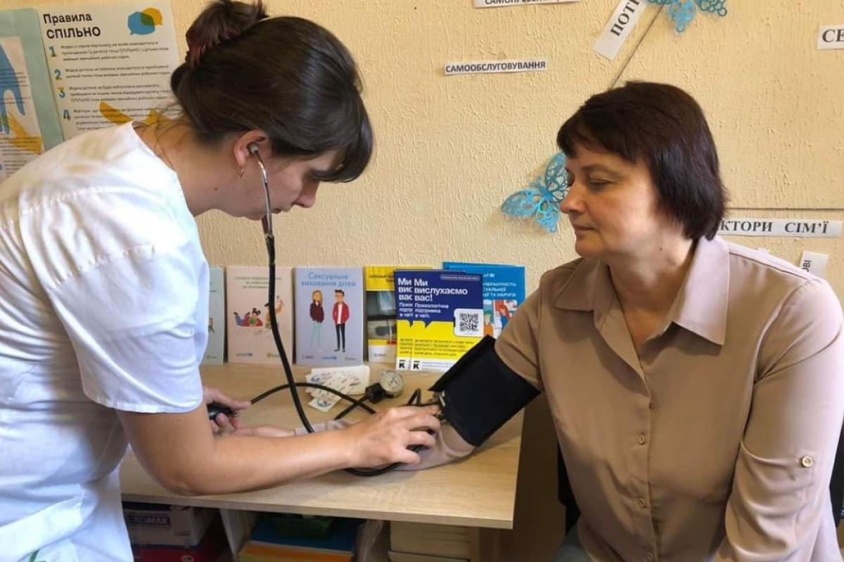 У Дніпрі лікарі з Рубіжного ведуть амбулаторний прийом переселенців з Луганщини