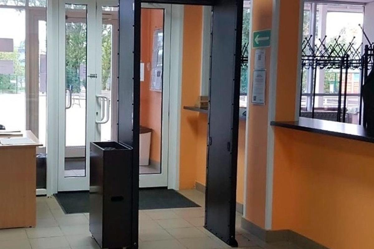 В Україні у кожному навчальному закладі будуть працівники поліції, металошукачі та рамки - МВС В Україні у кожному навчальному закладі будуть працівники поліції, металошукачі та рамки - МВС