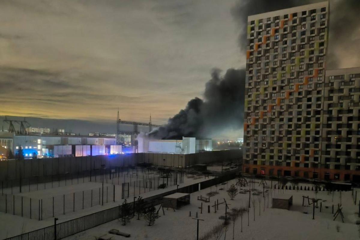 Несколько районов Москвы в 25-градусный мороз остались без света, отопления и воды из-за пожара на подстанции Несколько районов Москвы в 25-градусный мороз остались без света, отопления и воды из-за пожара на подстанции