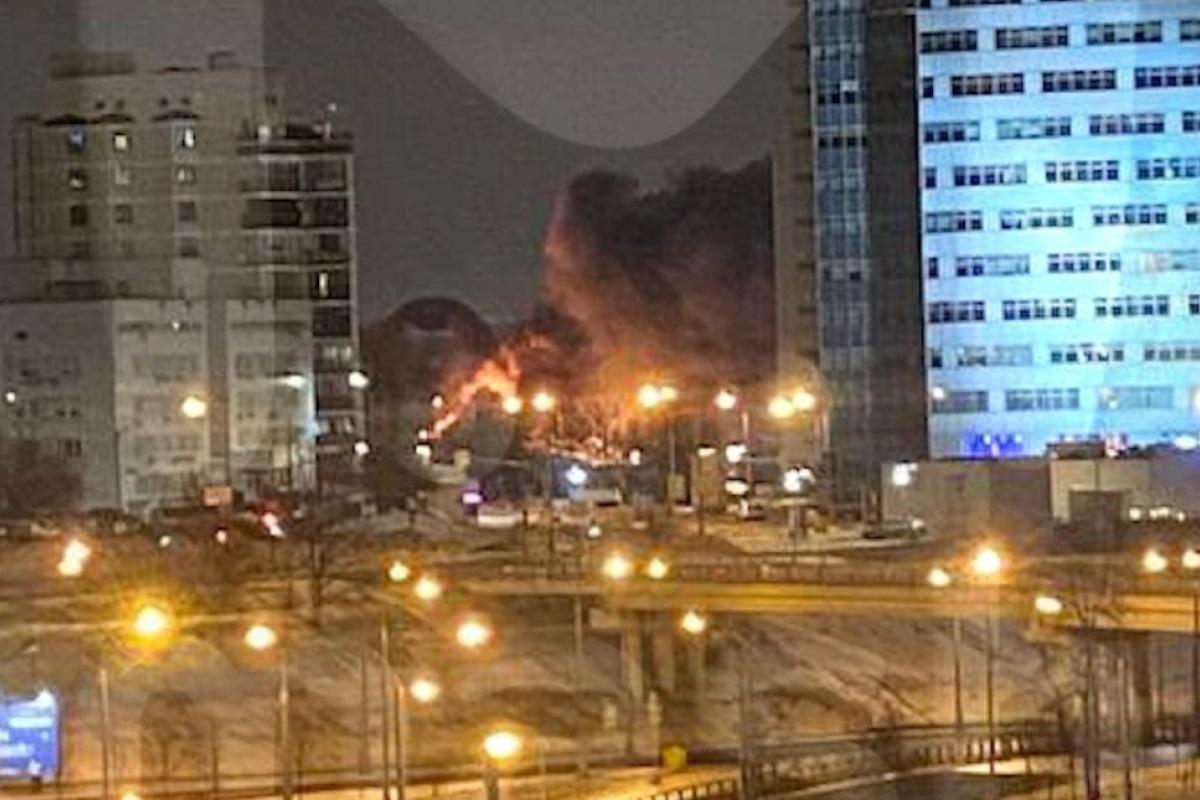 В Москве в новогоднюю ночь произошел пожар на территории горнолыжного комплекса В Москве в новогоднюю ночь произошел пожар на территории горнолыжного комплекса
