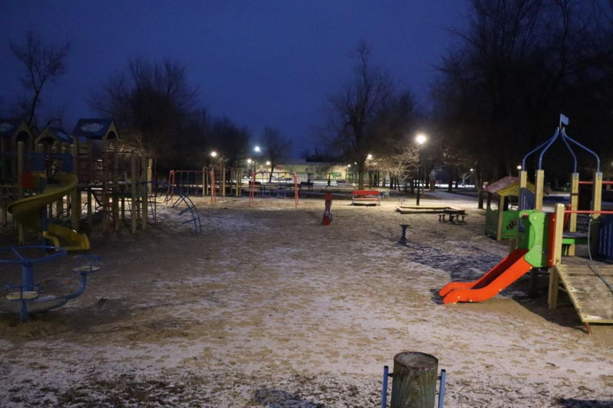 "Теперь не страшно по ночам": Власти Северодонецка похвастались, что в городе появилось уличное освещение "Теперь не страшно по ночам": Власти Северодонецка похвастались, что в городе появилось уличное освещение