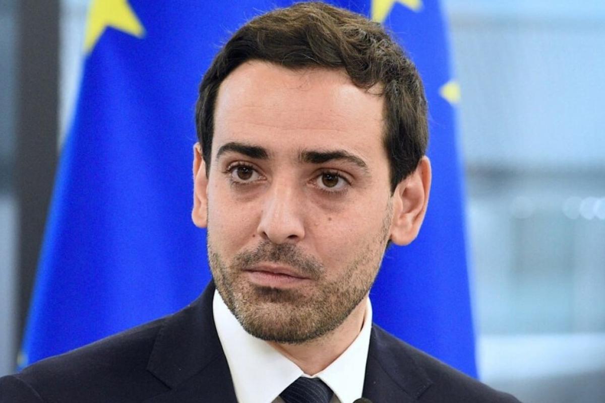 В Украину с официальным визитом прибыл глава МИД Франции В Украину с официальным визитом прибыл глава МИД Франции
