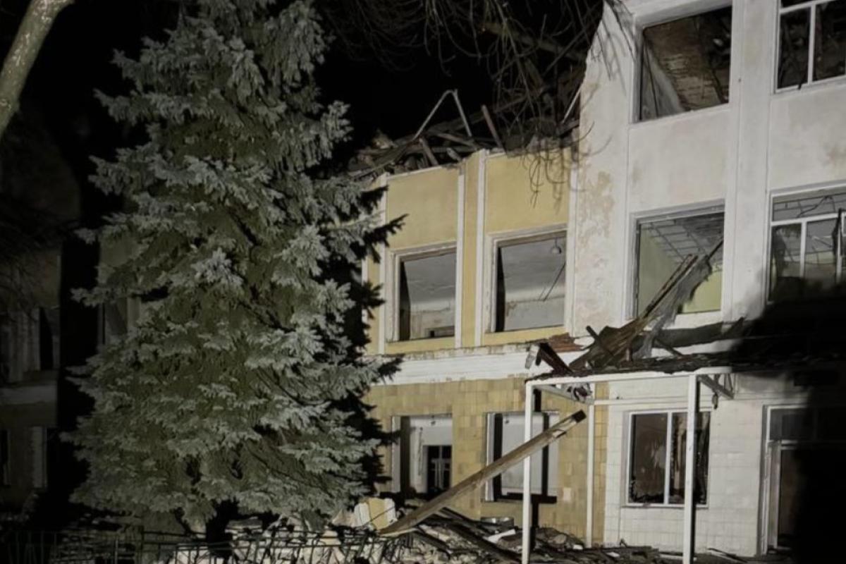 Російські війська завдали ракетного удару по Кураховому: пошкоджено цивільну інфраструктуру міста Російські війська завдали ракетного удару по Кураховому: пошкоджено цивільну інфраструктуру міста