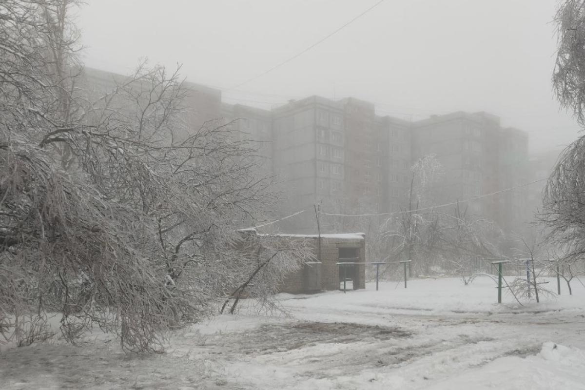 На оккупированной Луганщине из-за непогоды без света осталось более 67 тысяч абонентов На оккупированной Луганщине из-за непогоды без света осталось более 67 тысяч абонентов