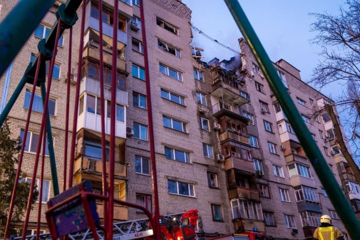 Атака "шахедов" на Днепр: "прилет" в многоэтажку, под завалами могут находиться люди Атака "шахедов" на Днепр: "прилет" в многоэтажку, под завалами могут находиться люди