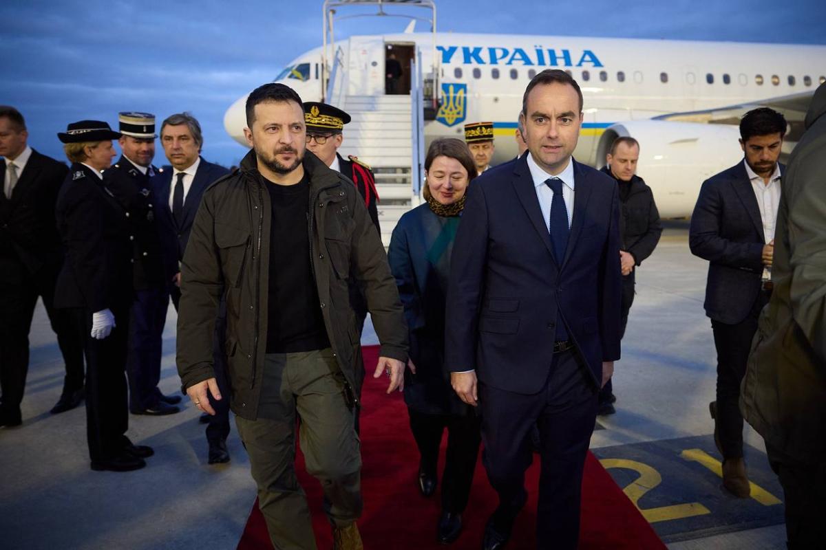 Президент Украины Владимир Зеленский прибыл с визитом во Францию