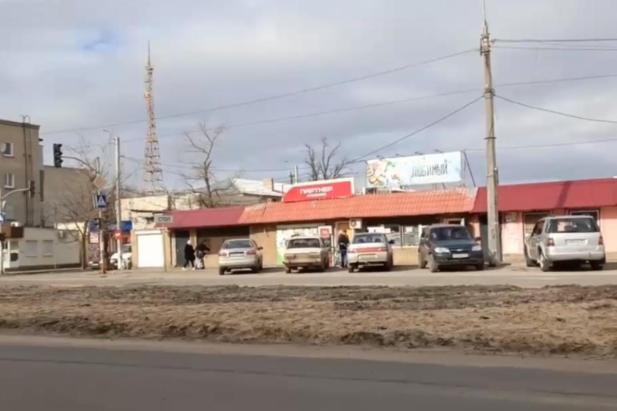 "Движ" возле Центрального рынка в оккупированном Северодонецке: в сети появилось свежее видео "Движ" возле Центрального рынка в оккупированном Северодонецке: в сети появилось свежее видео