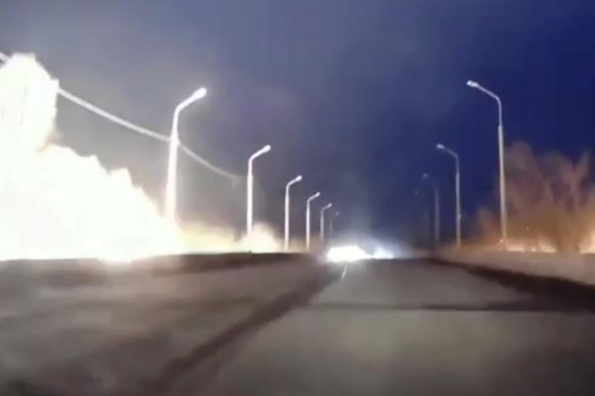 "Фаєр-шоу" під мостом: У Донецьку в окупантів щось гучно та яскраво вибухало "Фаєр-шоу" під мостом: У Донецьку в окупантів щось гучно та яскраво вибухало