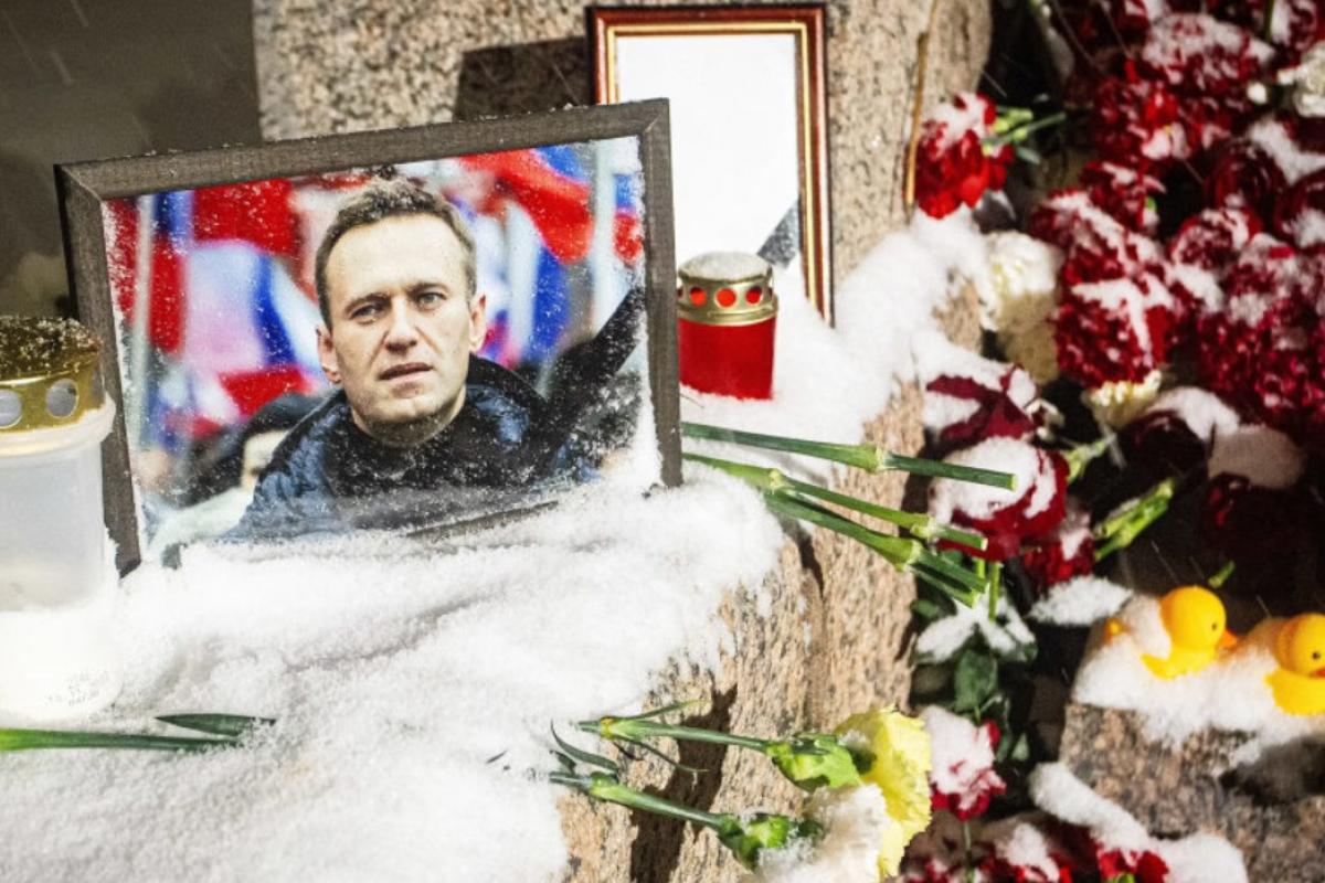 Похороны Навального стали демонстрацией запредельной трусости так называемой российской элиты, - Невзоров Похороны Навального стали демонстрацией запредельной трусости так называемой российской элиты, - Невзоров