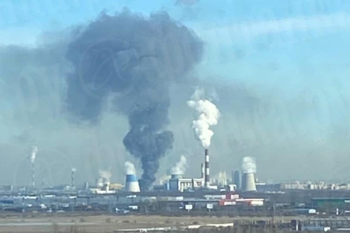 У російському Санкт-Петербурзі сталася сильна пожежа в районі Південної ТЕЦ У російському Санкт-Петербурзі сталася сильна пожежа в районі Південної ТЕЦ