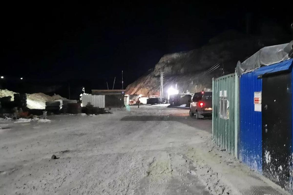 У РФ на золотодобувній копальні стався обвал гірських порід: під завалами понад 10 гірників У РФ на золотодобувній копальні стався обвал гірських порід: під завалами понад 10 гірників