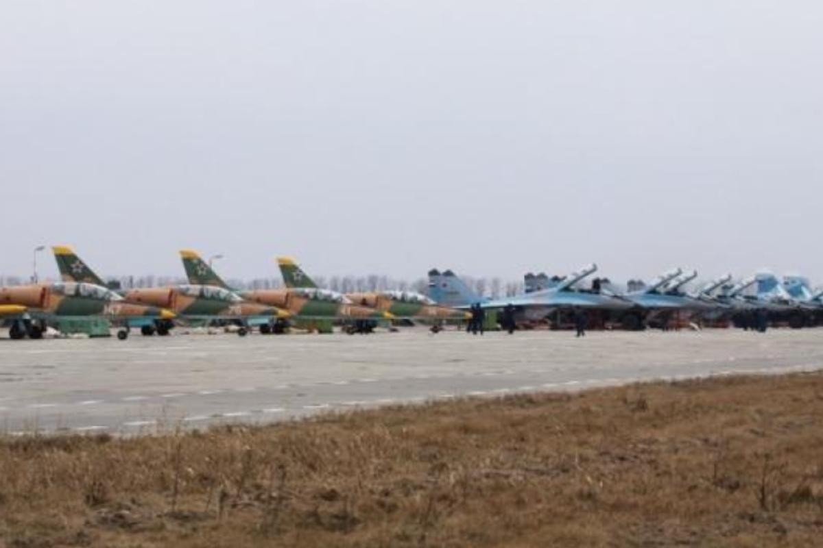 У Краснодарському краї РФ "бавовна" на військовому аеродромі: пошкоджено винищувачі У Краснодарському краї РФ "бавовна" на військовому аеродромі: пошкоджено винищувачі