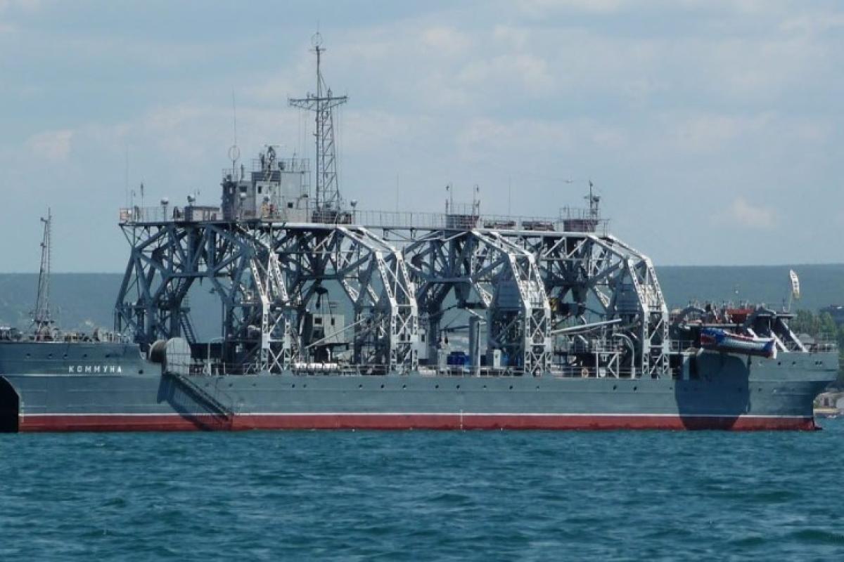 "Унікальна ціль": У Севастополі під удар потрапило найстаріше судно ВМФ РФ "Унікальна ціль": У Севастополі під удар потрапило найстаріше судно ВМФ РФ