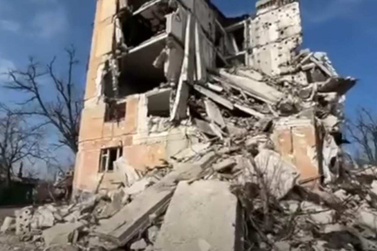 "Сплошные руины": Российские пропагандисты показали "освобожденный" поселок Тошковка на Луганщине "Сплошные руины": Российские пропагандисты показали "освобожденный" поселок Тошковка на Луганщине
