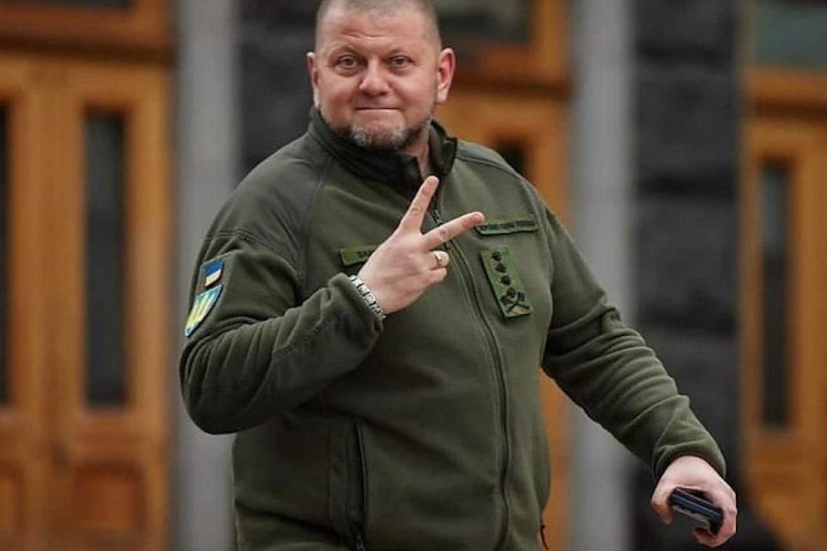 В Киеве появился мурал с Залужным, его внесли в Национальный реестр рекордов Украины В Киеве появился мурал с Залужным, его внесли в Национальный реестр рекордов Украины