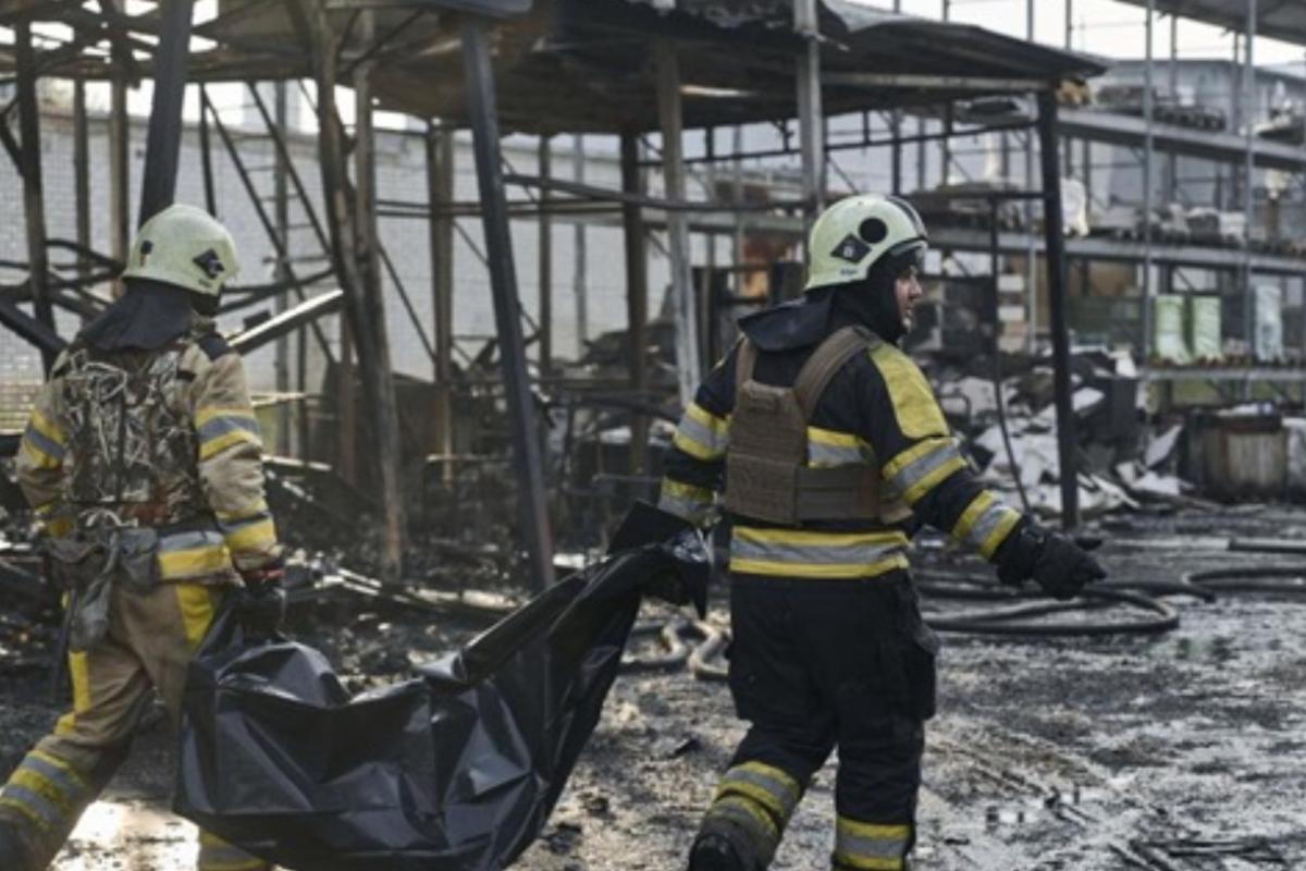 В Харькове объявили День траура по погибшим в гипермаркете "Эпицентр" В Харькове объявили День траура по погибшим в гипермаркете "Эпицентр"