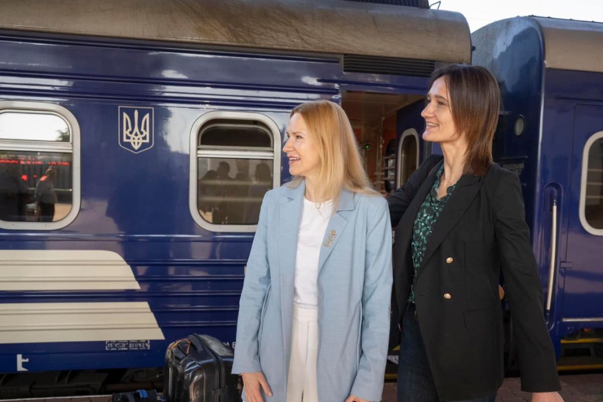 В Украину с официальным визитом прибыла глава Сейма Литвы В Украину с официальным визитом прибыла глава Сейма Литвы