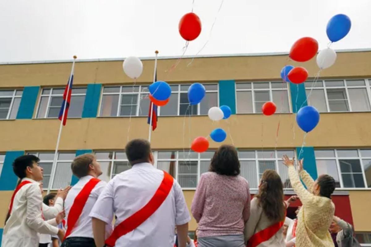 На окупованому Донбасі росіяни агітують підлітків продовжити навчання на Камчатці На окупованому Донбасі росіяни агітують підлітків продовжити навчання на Камчатці