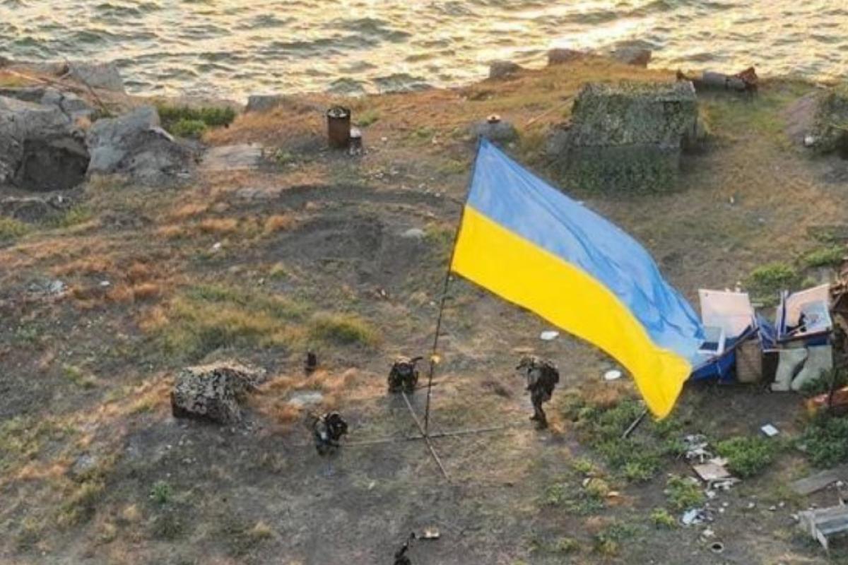 Остров Змеиный стал одной из первых страниц в многотомнике бесконечного позора российских войск, - военный обозреватель Остров Змеиный стал одной из первых страниц в многотомнике бесконечного позора российских войск, - военный обозреватель