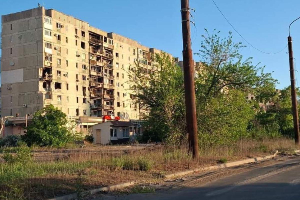 "Где связь, где интернет, где дороги? Люди ждут восстановления!": жители Северодонецка жалуются на жизнь и местную власть "Где связь, где интернет, где дороги? Люди ждут восстановления!": жители Северодонецка жалуются на жизнь и местную власть