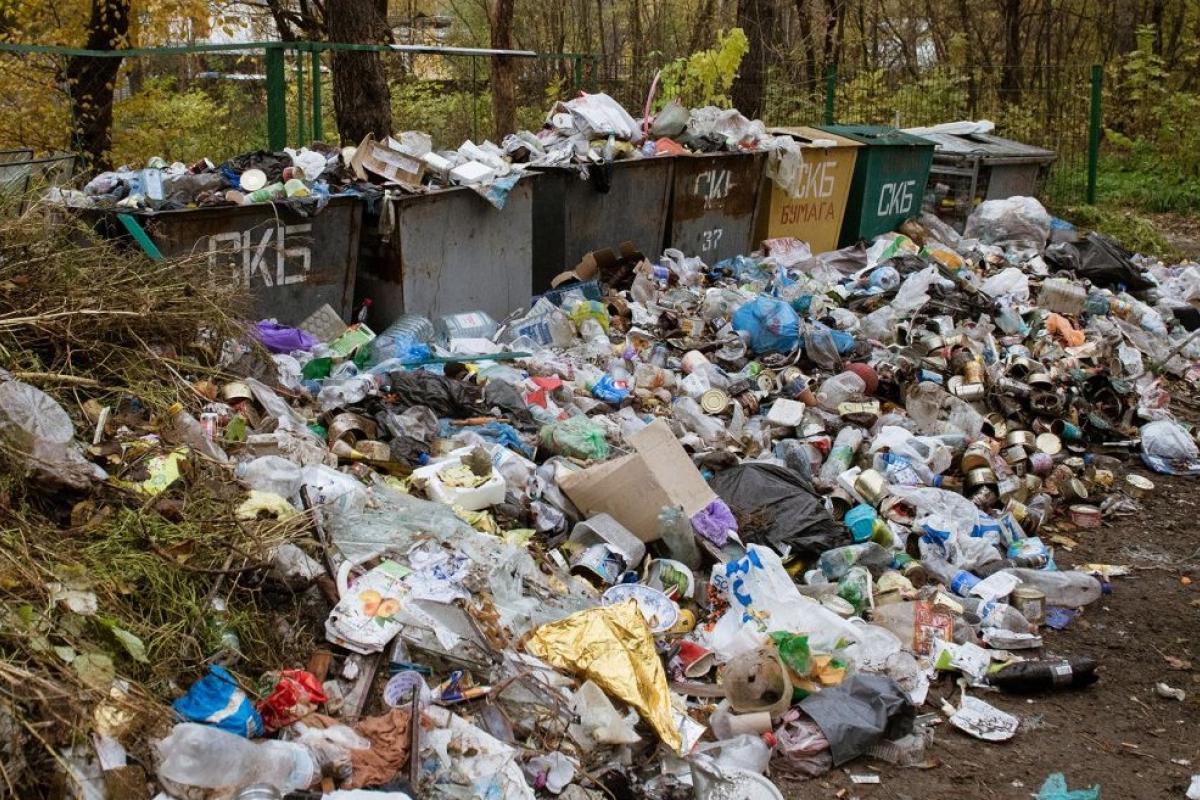 Окупанти не можуть вирішити проблему з вивезенням сміття у захоплених містах Луганщини - ЛОВА Окупанти не можуть вирішити проблему з вивезенням сміття у захоплених містах Луганщини - ЛОВА