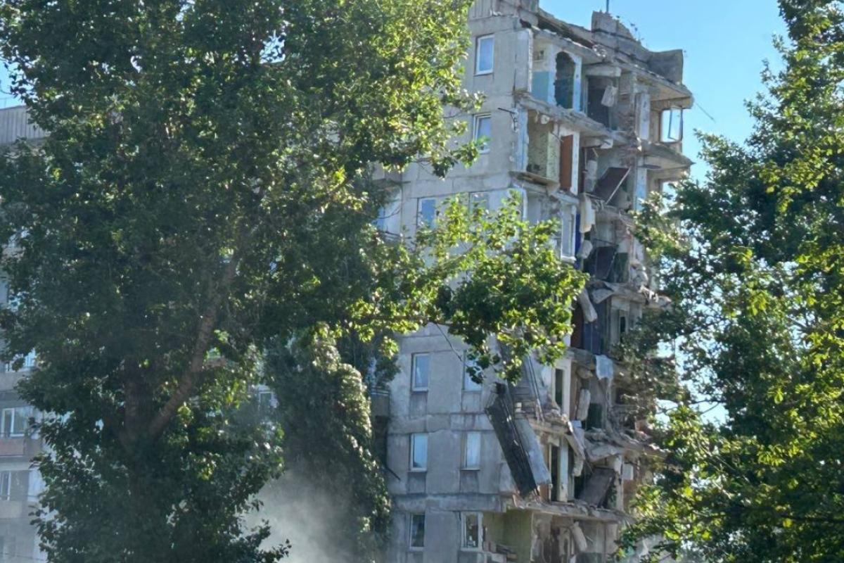 "Обстрілу не було": Жителі окупованого Первомайська розповіли, чому обрушився під'їзд багатоповерхівки "Обстрілу не було": Жителі окупованого Первомайська розповіли, чому обрушився під'їзд багатоповерхівки
