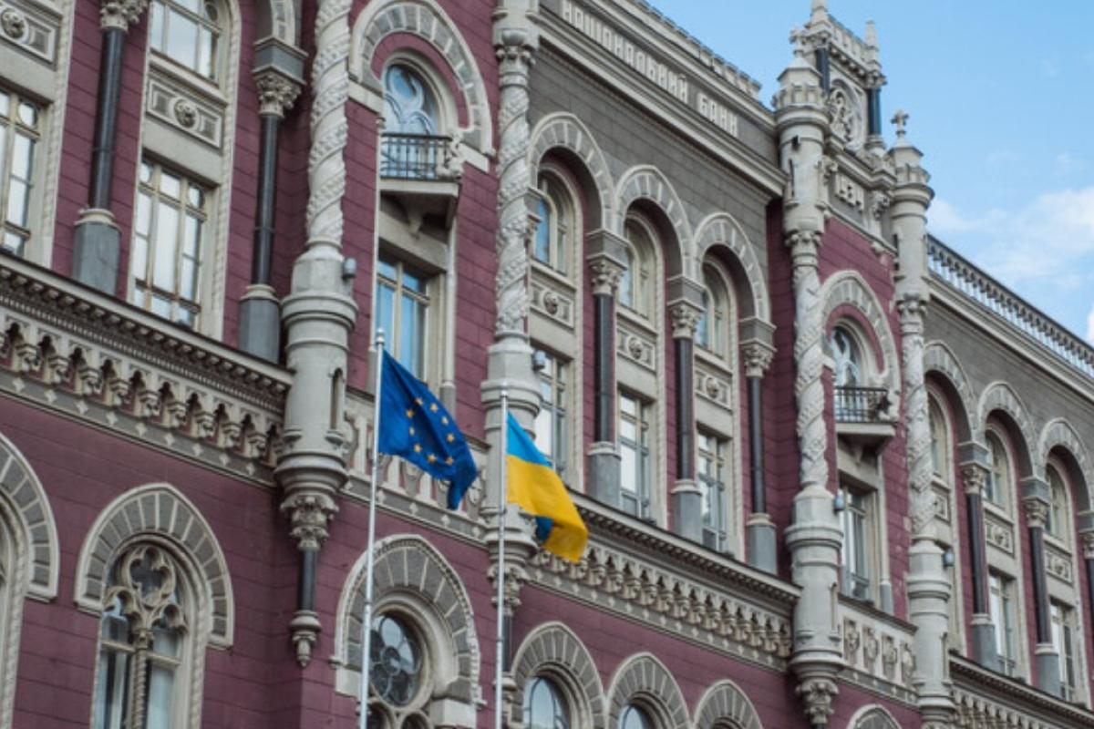 НБУ выводит из обращения банкноту номиналом в 500 гривен старого образца: подробности НБУ выводит из обращения банкноту номиналом в 500 гривен старого образца: подробности