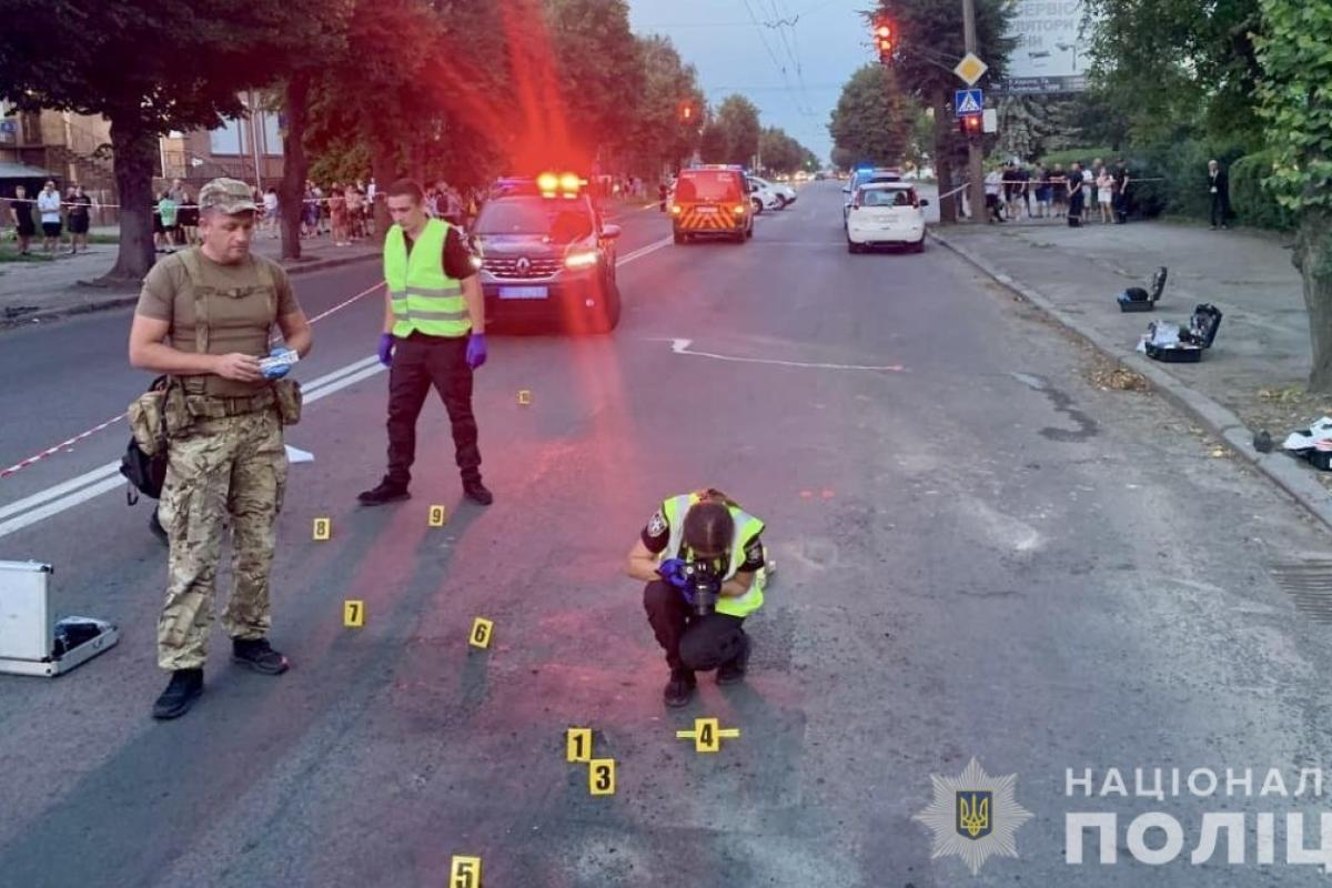 У Луцьку з авто у натовп людей прилетіла граната: подробиці інциденту У Луцьку з авто у натовп людей прилетіла граната: подробиці інциденту