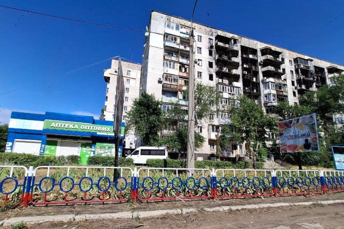 "Що вони там зламувати зібралися?": В окупованому Сєвєродонецьку продовжують "ремонтувати" пустуючі квартири "Що вони там зламувати зібралися?": В окупованому Сєвєродонецьку продовжують "ремонтувати" пустуючі квартири