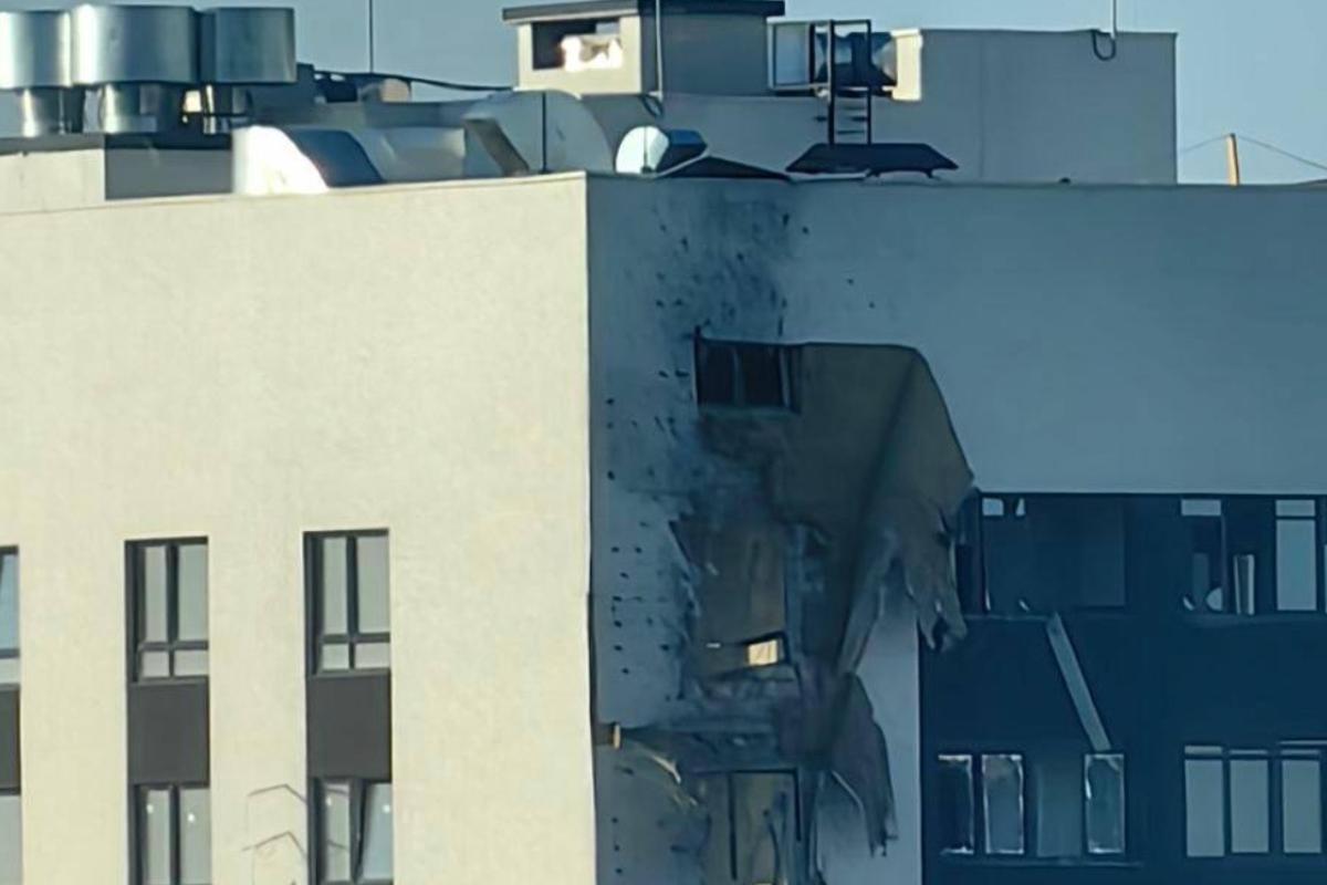 В российском Воронеже в результате атаки БПЛА повреждена многоэтажка В российском Воронеже в результате атаки БПЛА повреждена многоэтажка