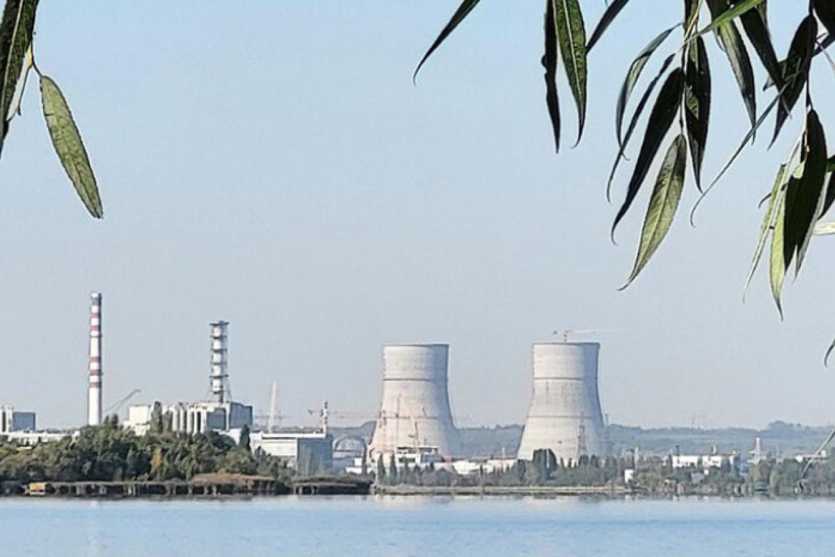 Россияне начали строительство фортификационных сооружений возле Курской АЭС: спутниковые снимки Россияне начали строительство фортификационных сооружений возле Курской АЭС: спутниковые снимки