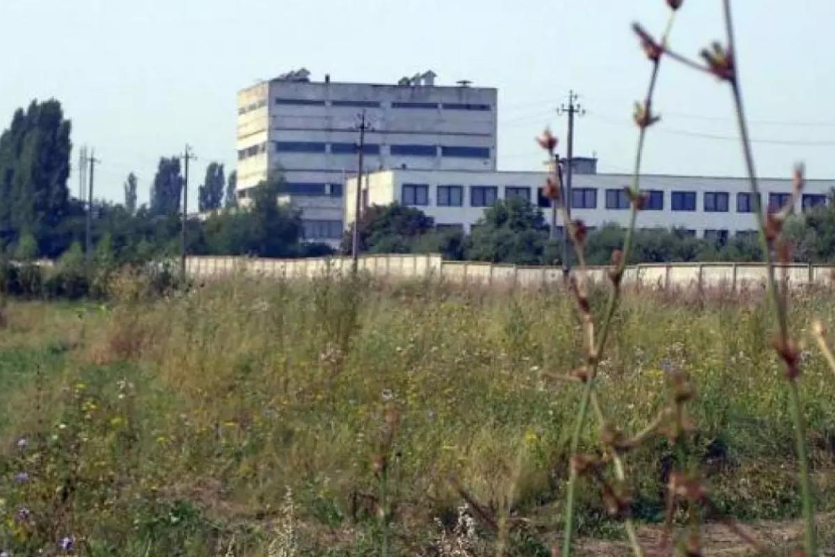 В оккупированном Лисичанске россияне решили "заняться" желатиновым заводом В оккупированном Лисичанске россияне решили "заняться" желатиновым заводом
